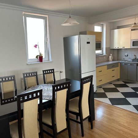 Spacious 3-Bedroom Condo Next To City Center Priștina Exterior foto