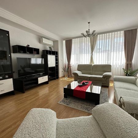 Spacious 3-Bedroom Condo Next To City Center Priștina Exterior foto