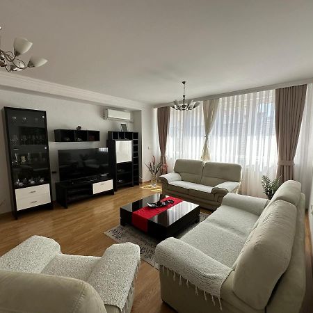 Spacious 3-Bedroom Condo Next To City Center Priștina Exterior foto