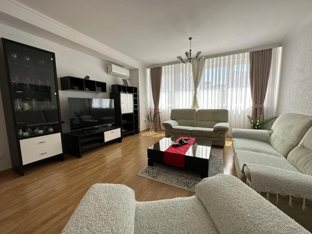 Spacious 3-Bedroom Condo Next To City Center Priștina Exterior foto