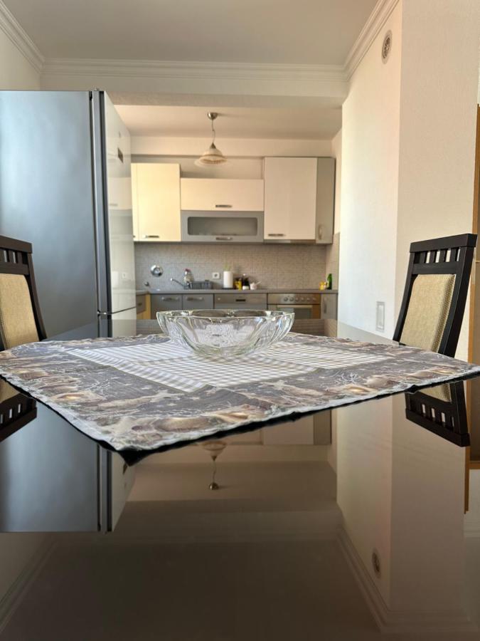 Spacious 3-Bedroom Condo Next To City Center Priștina Exterior foto