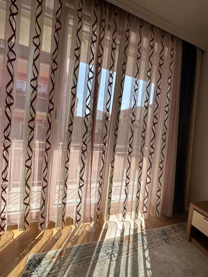 Spacious 3-Bedroom Condo Next To City Center Priștina Exterior foto
