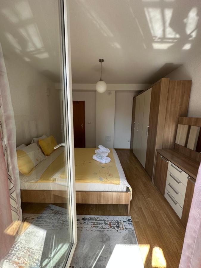 Spacious 3-Bedroom Condo Next To City Center Priștina Exterior foto