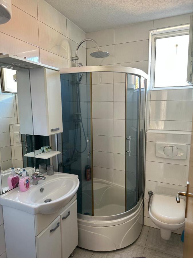 Spacious 3-Bedroom Condo Next To City Center Priștina Exterior foto